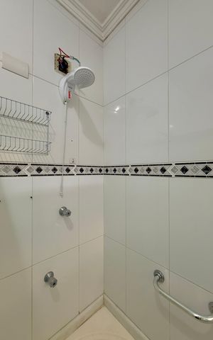 Casa à venda com 200m², 6 quartos e 1 vaga Casa à venda com 200m², 6 quartos e 1 vagaBanheiro Social