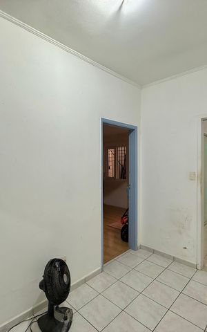 Casa à venda com 200m², 6 quartos e 1 vaga Casa à venda com 200m², 6 quartos e 1 vagaCorredor Quartos