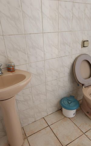 Casa à venda com 250m², 6 quartos e 3 vagasBanheiro do Quintal