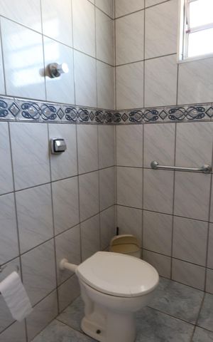 Casa à venda com 250m², 6 quartos e 3 vagasBanheiro
