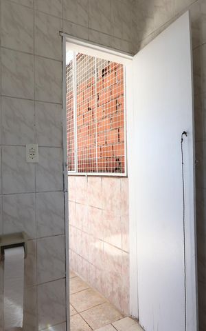 Casa à venda com 250m², 6 quartos e 3 vagasBanheiro do Quintal