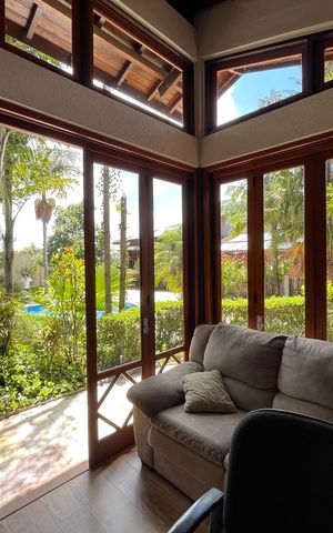 Casa de condomínio para alugar com 950m², 4 quartos e 6 vagasSala