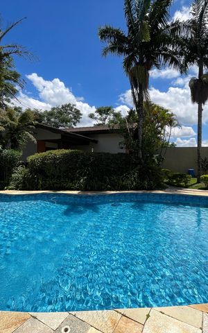 Casa de condomínio para alugar com 950m², 4 quartos e 6 vagasPiscina
