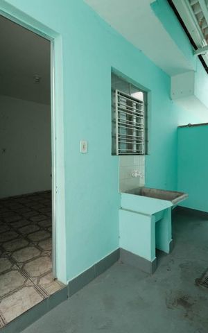 Casa à venda com 100m², 1 quarto e sem vagaÁrea externa