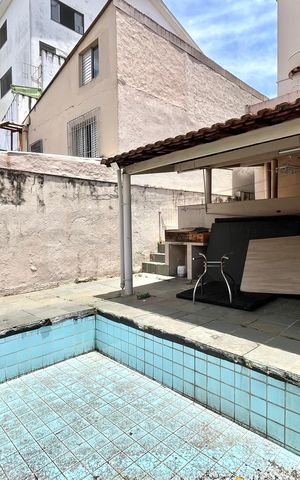 Casa à venda com 300m², 5 quartos e 2 vagas Casa à venda com 300m², 5 quartos e 2 vagasPiscina