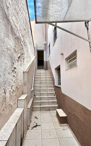 Casa à venda com 300m², 5 quartos e 2 vagas Casa à venda com 300m², 5 quartos e 2 vagasÁrea externa
