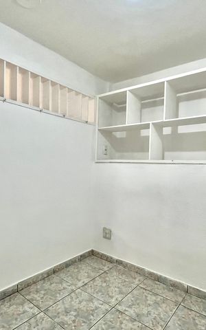 Casa à venda com 300m², 5 quartos e 2 vagas Casa à venda com 300m², 5 quartos e 2 vagasQuarto 2
