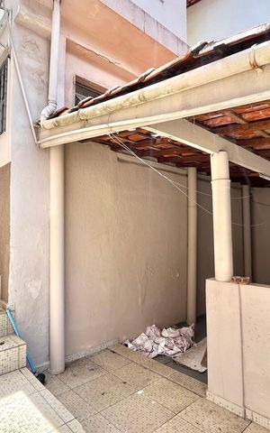 Casa à venda com 300m², 5 quartos e 2 vagas Casa à venda com 300m², 5 quartos e 2 vagasÁrea externa