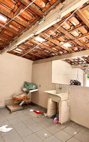 Casa à venda com 300m², 5 quartos e 2 vagas Casa à venda com 300m², 5 quartos e 2 vagasÁrea de Serviço