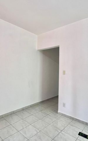 Casa à venda com 300m², 5 quartos e 2 vagas Casa à venda com 300m², 5 quartos e 2 vagasSala 2