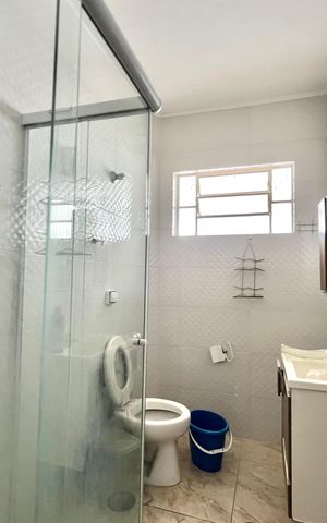 Casa à venda com 300m², 5 quartos e 2 vagas Casa à venda com 300m², 5 quartos e 2 vagasBanheiro 2