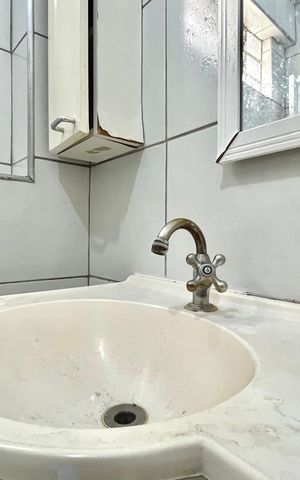 Casa à venda com 300m², 5 quartos e 2 vagas Casa à venda com 300m², 5 quartos e 2 vagasBanheiro 1