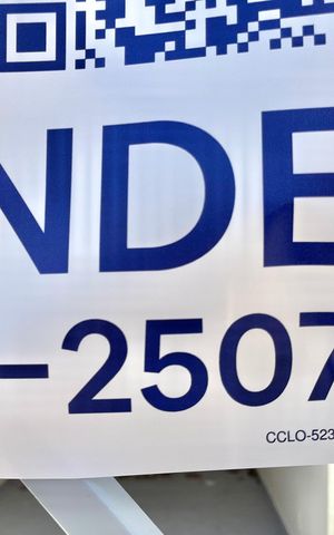Casa à venda com 300m², 5 quartos e 2 vagas Casa à venda com 300m², 5 quartos e 2 vagasPlaquinha