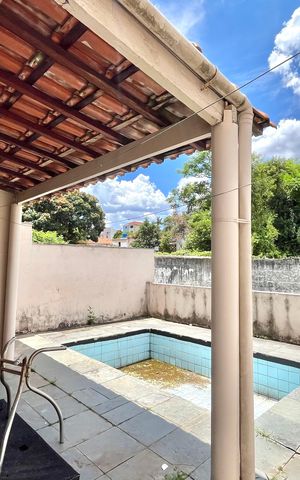 Casa à venda com 300m², 5 quartos e 2 vagas Casa à venda com 300m², 5 quartos e 2 vagasPiscina