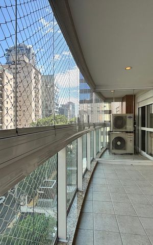 Apartamento à venda com 130m², 3 quartos e 3 vagas Apartamento à venda com 130m², 3 quartos e 3 vagasVaranda