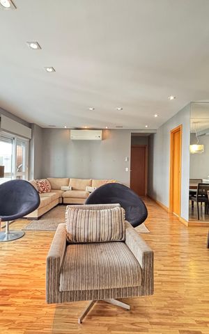 Apartamento à venda com 130m², 3 quartos e 3 vagas Apartamento à venda com 130m², 3 quartos e 3 vagasSala