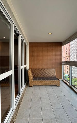 Apartamento à venda com 130m², 3 quartos e 3 vagas Apartamento à venda com 130m², 3 quartos e 3 vagasVaranda