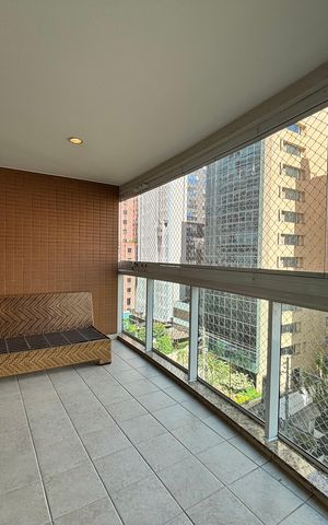 Apartamento à venda com 130m², 3 quartos e 3 vagas Apartamento à venda com 130m², 3 quartos e 3 vagasVaranda