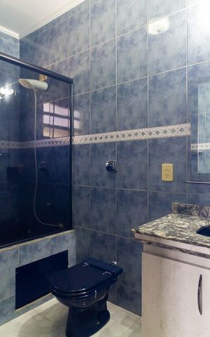 Casa à venda com 500m², 4 quartos e 8 vagas Casa à venda com 500m², 4 quartos e 8 vagasBanheiro da Suíte 3