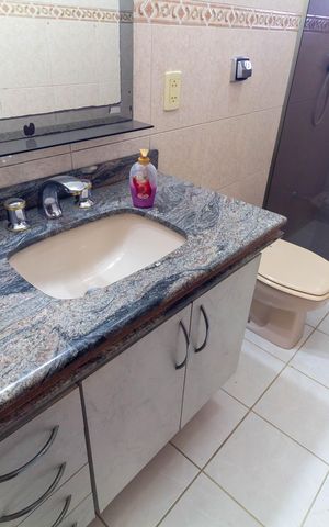 Casa à venda com 500m², 4 quartos e 8 vagas Casa à venda com 500m², 4 quartos e 8 vagasBanheiro da Suíte 4
