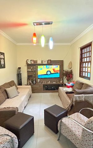 Casa à venda com 180m², 6 quartos e 2 vagas