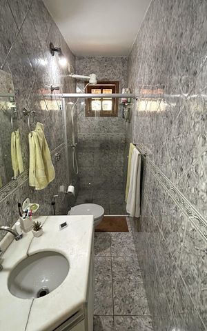 Casa à venda com 180m², 6 quartos e 2 vagas