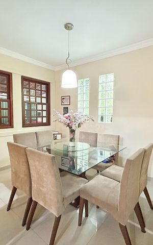 Casa à venda com 180m², 6 quartos e 2 vagas