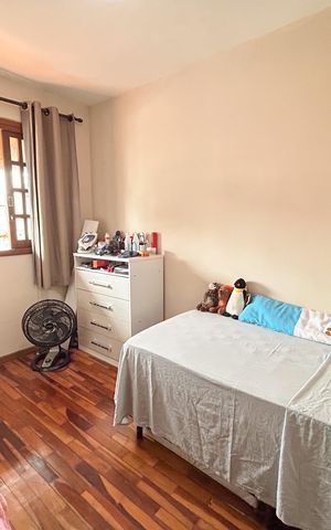 Casa à venda com 180m², 6 quartos e 2 vagas