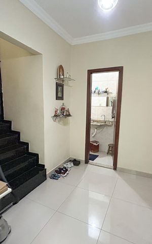 Casa à venda com 180m², 6 quartos e 2 vagas