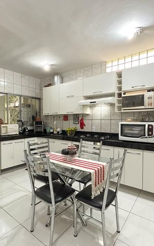 Casa à venda com 180m², 6 quartos e 2 vagas