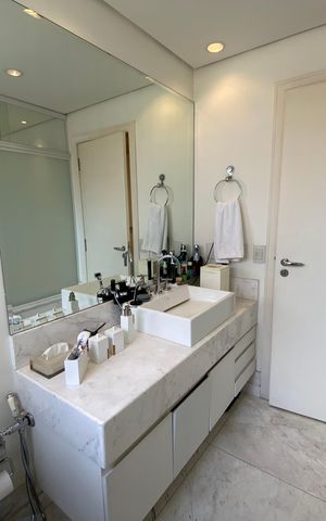 Apartamento à venda com 360m², 6 quartos e 6 vagas Apartamento à venda com 360m², 6 quartos e 6 vagasBanheiro da Suíte 1