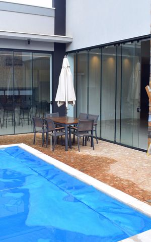 Casa de condomínio para alugar com 278m², 2 quartos e 4 vagasPiscina