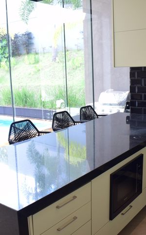 Casa de condomínio para alugar com 278m², 2 quartos e 4 vagasCozinha - Armários