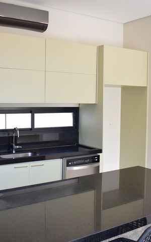 Casa de condomínio para alugar com 278m², 2 quartos e 4 vagasCozinha - Armários