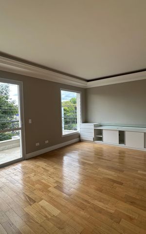 Casa de condomínio para alugar com 470m², 4 quartos e 4 vagas Casa de condomínio para alugar com 470m², 4 quartos e 4 vagasSala de TV