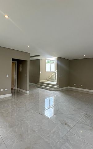 Casa de condomínio para alugar com 470m², 4 quartos e 4 vagas Casa de condomínio para alugar com 470m², 4 quartos e 4 vagasSala