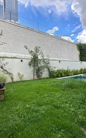 Casa de condomínio para alugar com 470m², 4 quartos e 4 vagas Casa de condomínio para alugar com 470m², 4 quartos e 4 vagasQuintal