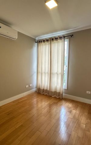 Casa de condomínio para alugar com 470m², 4 quartos e 4 vagas Casa de condomínio para alugar com 470m², 4 quartos e 4 vagasEscritório