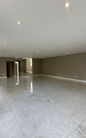 Casa de condomínio para alugar com 470m², 4 quartos e 4 vagas Casa de condomínio para alugar com 470m², 4 quartos e 4 vagasSala