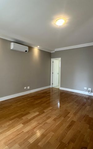 Casa de condomínio para alugar com 470m², 4 quartos e 4 vagas Casa de condomínio para alugar com 470m², 4 quartos e 4 vagasSuíte 4