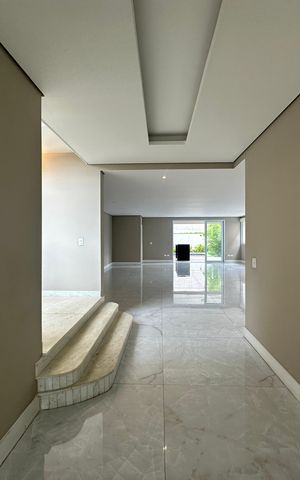 Casa de condomínio para alugar com 470m², 4 quartos e 4 vagas Casa de condomínio para alugar com 470m², 4 quartos e 4 vagasHall de entrada