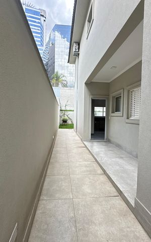Casa de condomínio para alugar com 470m², 4 quartos e 4 vagas Casa de condomínio para alugar com 470m², 4 quartos e 4 vagasQuintal
