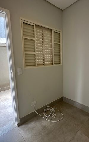 Casa de condomínio para alugar com 470m², 4 quartos e 4 vagas Casa de condomínio para alugar com 470m², 4 quartos e 4 vagasQuarto de Serviço