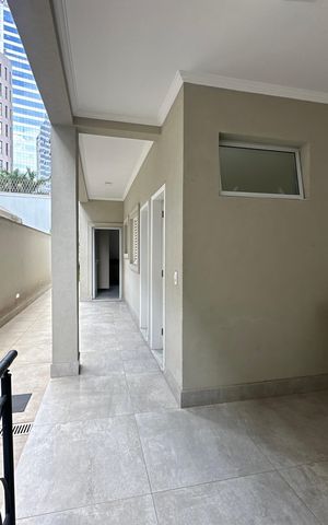 Casa de condomínio para alugar com 470m², 4 quartos e 4 vagas Casa de condomínio para alugar com 470m², 4 quartos e 4 vagasÁrea de Serviço