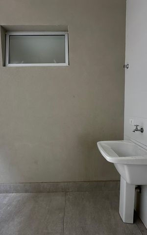 Casa de condomínio para alugar com 470m², 4 quartos e 4 vagas Casa de condomínio para alugar com 470m², 4 quartos e 4 vagasÁrea de Serviço