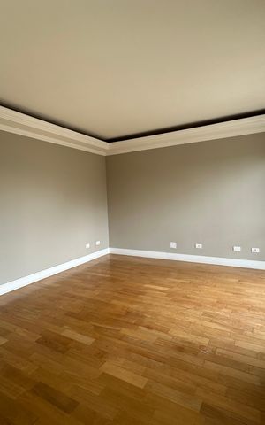 Casa de condomínio para alugar com 470m², 4 quartos e 4 vagas Casa de condomínio para alugar com 470m², 4 quartos e 4 vagasSala de TV