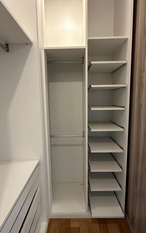 Casa de condomínio para alugar com 470m², 4 quartos e 4 vagas Casa de condomínio para alugar com 470m², 4 quartos e 4 vagasCloset da suíte 4