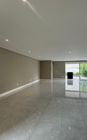 Casa de condomínio para alugar com 470m², 4 quartos e 4 vagas Casa de condomínio para alugar com 470m², 4 quartos e 4 vagasSala