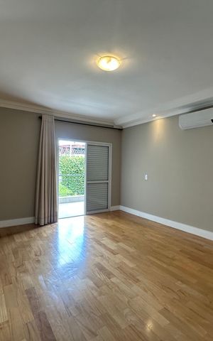 Casa de condomínio para alugar com 470m², 4 quartos e 4 vagas Casa de condomínio para alugar com 470m², 4 quartos e 4 vagasSuíte 4