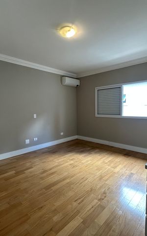 Casa de condomínio para alugar com 470m², 4 quartos e 4 vagas Casa de condomínio para alugar com 470m², 4 quartos e 4 vagasSuíte 2